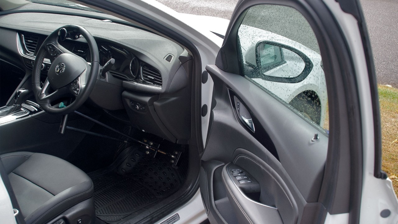 Устройства за ръчно управление при шофиране